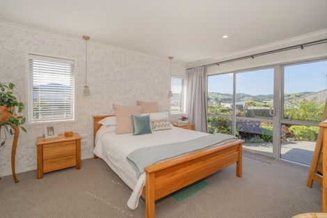 Photo of property in 10 Roseberry Place, Whitianga, 3510