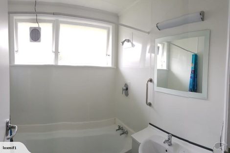 Photo of property in 1/6 Moeraki Road, Maoribank, Upper Hutt, 5018