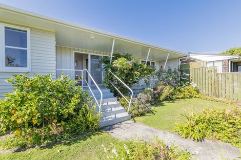 Photo of property in 1 Huia Street, Waikanae, 5036