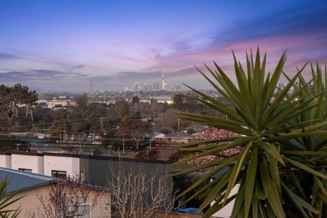 Photo of property in 1b Valron Road, Te Atatu South, Auckland, 0602