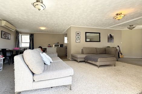 Photo of property in 31 Preston Avenue, Henderson, Auckland, 0610