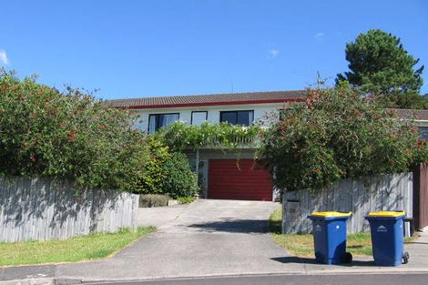 Photo of property in 28 Jumento Place, Unsworth Heights, Auckland, 0632