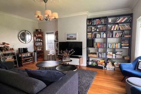 Photo of property in 123 Queens Drive, Lyall Bay, Wellington, 6022