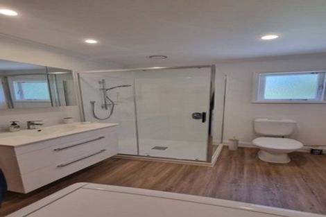 Photo of property in 94 Kelburn Parade, Kelburn, Wellington, 6012