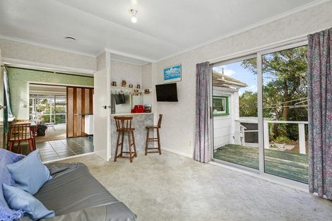 Photo of property in 100 Moorefield Road, Johnsonville, Wellington, 6037