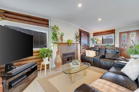 Photo of property in 2 Karaka Road, Kawakawa Bay, Papakura, 2585