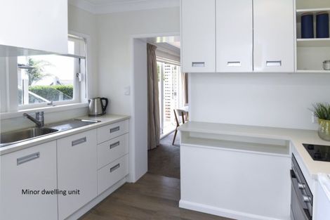 Photo of property in 102 Mellons Bay Road, Mellons Bay, Auckland, 2014