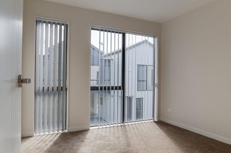 Photo of property in 4/21 Akoranga Drive, Northcote, Auckland, 0627