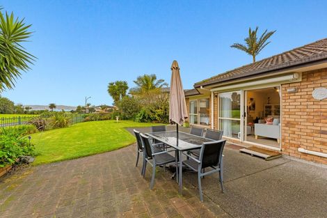 Photo of property in 2 Piriti Drive, Te Atatu Peninsula, Auckland, 0610