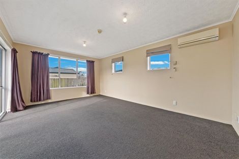 Photo of property in 5 Sophora Place, Parklands, Christchurch, 8083