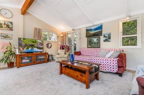 Photo of property in 11 Orere Point Road, Orere Point, Papakura, 2585