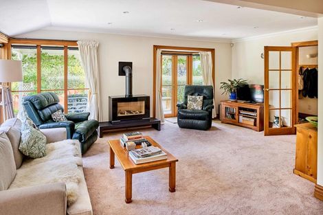 Photo of property in 15 Whiorau Grove, Lowry Bay, Lower Hutt, 5013