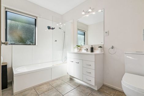 Photo of property in 72l Seabrook Avenue, New Lynn, Auckland, 0600