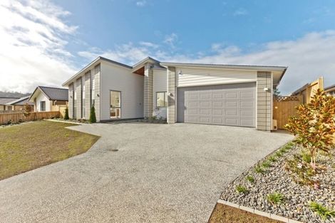 Photo of property in 17 Kuawa Drive, Kumeu, 0810