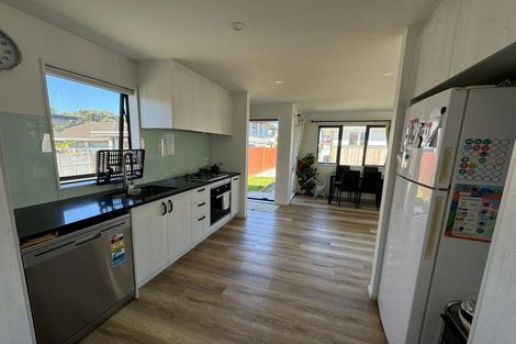 Photo of property in 20 Tamariki Avenue, Kelston, Auckland, 0602