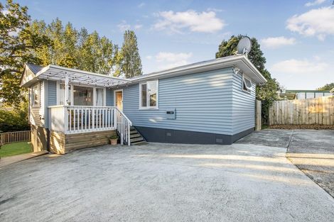 Photo of property in 90 Kelman Road, Kelston, Auckland, 0602
