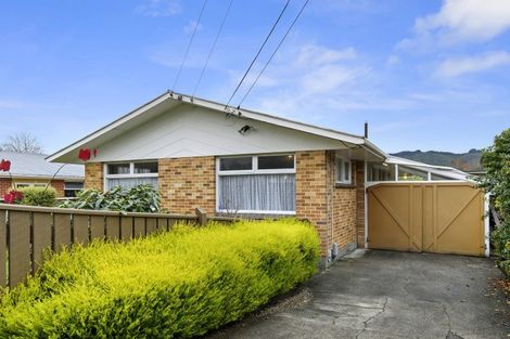 Photo of property in 5 Norana Road, Maoribank, Upper Hutt, 5018