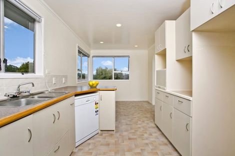 Photo of property in 15 Sequoia Place, Sunnynook, Auckland, 0620