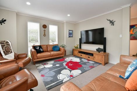 Photo of property in 1 Flavell Drive, Orewa, 0931