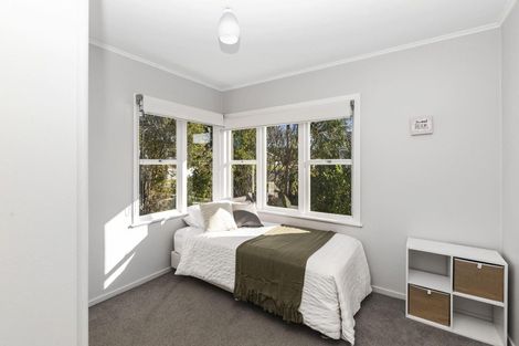 Photo of property in 100 Tiroroa Avenue, Te Atatu South, Auckland, 0610