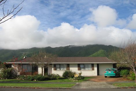 Photo of property in 19 Awanui Drive, Waikanae, 5036