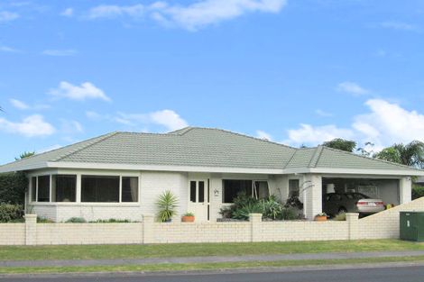 Photo of property in 113 Lakeside Drive, Orewa, 0931