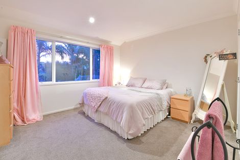 Photo of property in 33 Savoy Road, Orewa, 0931