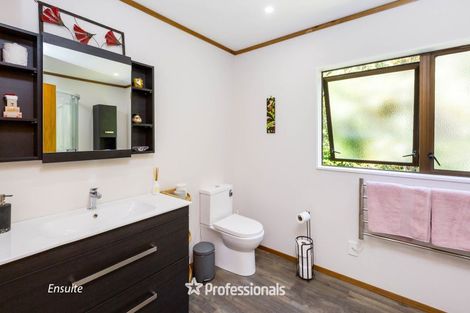 Photo of property in 8 King Charles Drive, Kingsley Heights, Upper Hutt, 5018