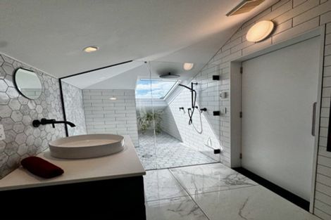 Photo of property in 16 Burnham Street, Seatoun, Wellington, 6022