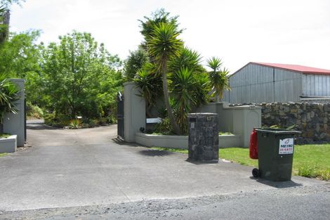 Photo of property in 63 Riverland Road, Kumeu, 0892