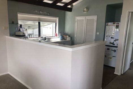 Photo of property in 2/25 Taioma Crescent, Te Atatu Peninsula, Auckland, 0610