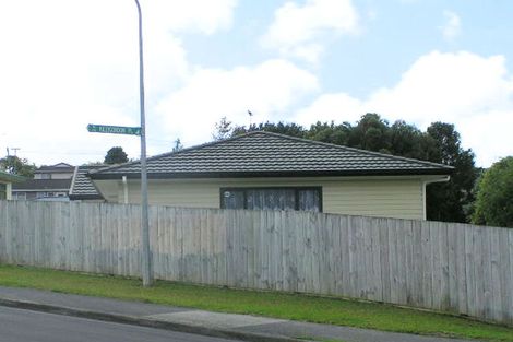 Photo of property in 17 Broadfield Street, Massey, Auckland, 0614