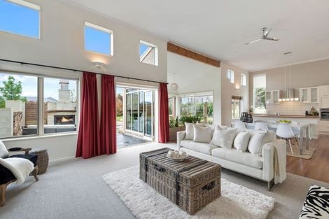 Photo of property in 21 Teviotview Place, Amberley, 7410