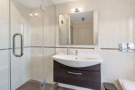 Photo of property in 6 Citation Way, Botany Downs, Auckland, 2010