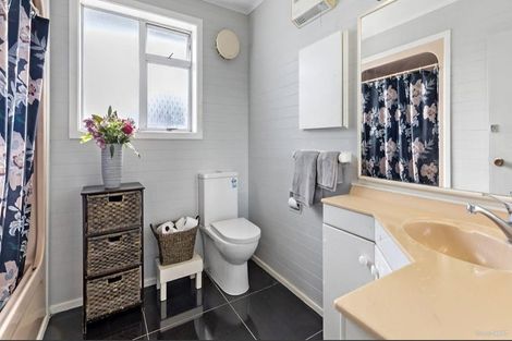 Photo of property in 15 Amberley Avenue, Te Atatu South, Auckland, 0610