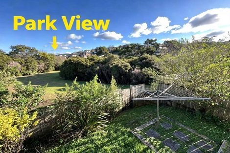 Photo of property in 16 Lakeridge Close, Northcross, Auckland, 0632