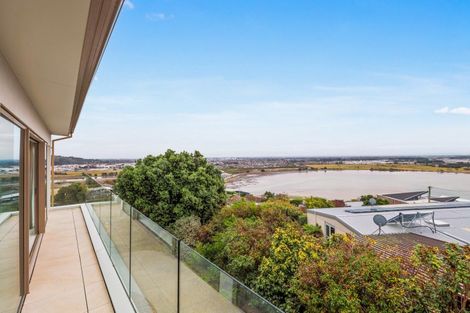 Photo of property in 320 Cannon Hill Crescent, Mount Pleasant, Christchurch, 8081