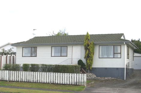 Photo of property in 32 Granville Drive, Massey, Auckland, 0614