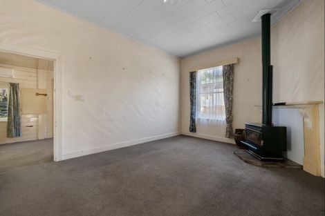 Photo of property in 15 Milton Terrace, Picton, 7220