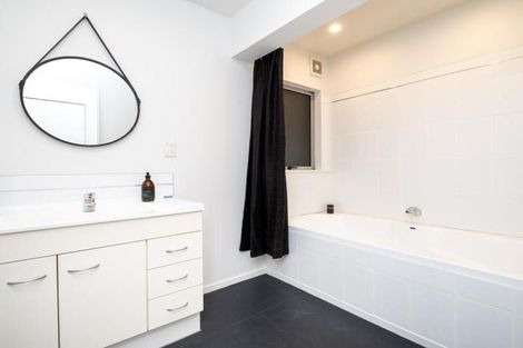 Photo of property in 35 Burns Road, Hospital Hill, Napier, 4110