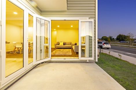 Photo of property in 10 Warbler Crescent, Papakura, 2110