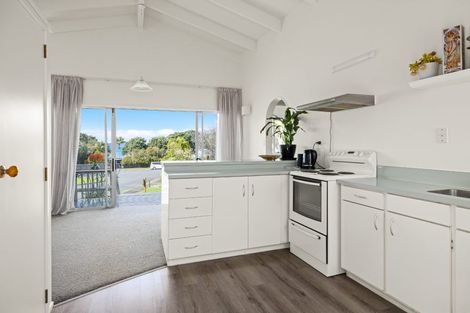 Photo of property in 9 Sunlight Promenade, Snells Beach, 0920