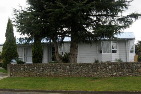 Photo of property in 18 Philip Street, Carterton, 5713