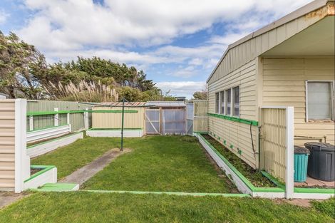 Photo of property in 4 Himatangi Street, Himatangi Beach, Foxton, 4891