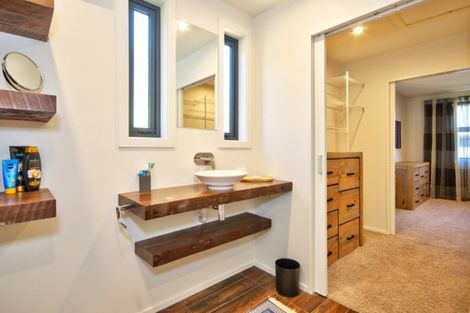 Photo of property in 33 Rannoch Drive, Jacks Point, Queenstown, 9371