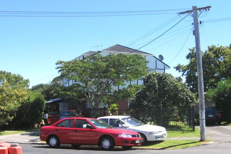 Photo of property in 2/5 Stanley Avenue, Milford, Auckland, 0620