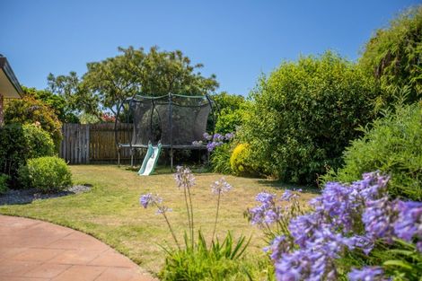 Photo of property in 6 Runanga Grove, Waikanae, 5036