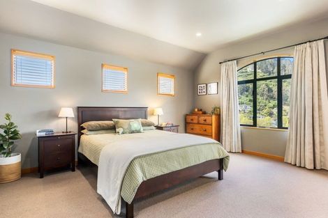 Photo of property in 2 Emerald Lane, Cashmere, Christchurch, 8022