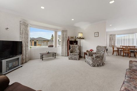 Photo of property in 2/93 Wallace Place, Westown, New Plymouth, 4310