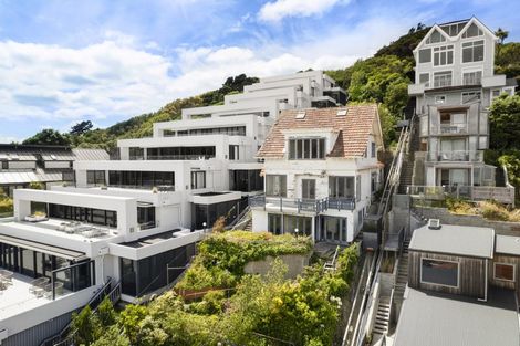 Photo of property in 304 Oriental Parade, Oriental Bay, Wellington, 6011
